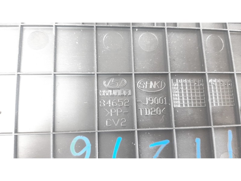 Recambio de moldura para hyundai kona 1.0 tgdi cat referencia OEM IAM 84652J9001  