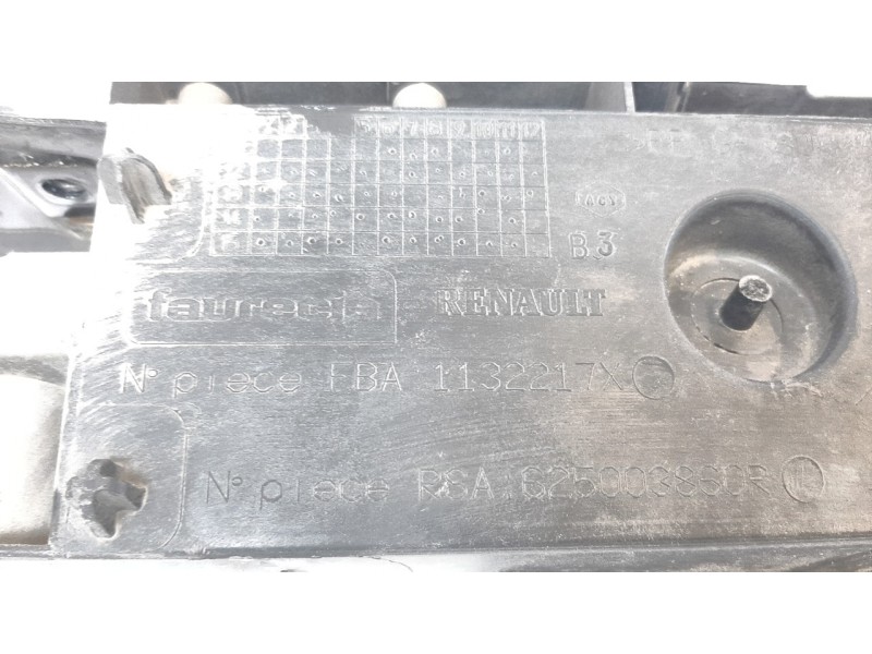Recambio de travesaño superior para renault captur zen referencia OEM IAM 625003860R 109199675 RN3293201