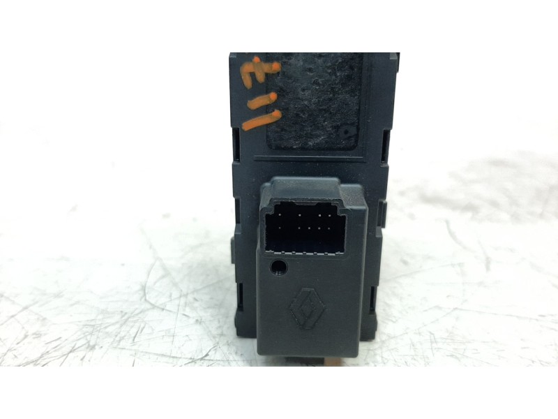 Recambio de mando control radio para renault clio iv referencia OEM IAM 253B08825R  