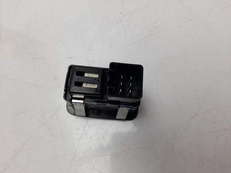 Recambio de mando elevalunas trasero derecho para fiat freemont (345) urban 4wd referencia OEM IAM 68080842AA  