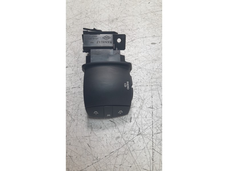 Recambio de mando volante para renault laguna iii dynamique referencia OEM IAM 255520012R  
