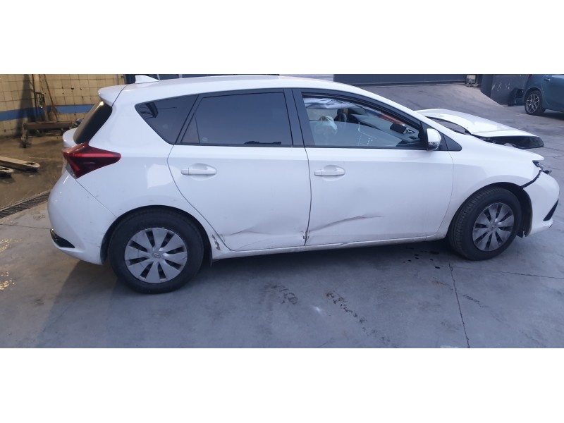 toyota auris del año 2015