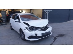 toyota auris del año 2015 2