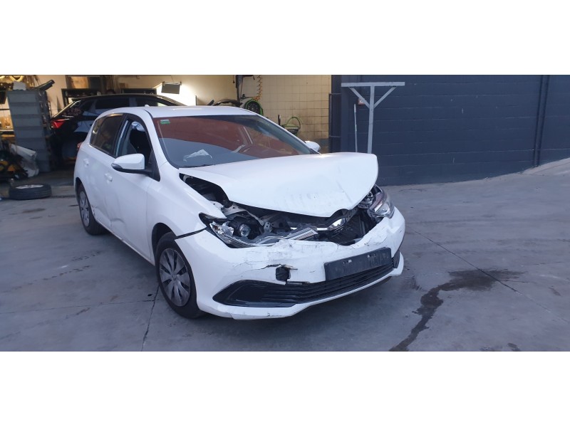 toyota auris del año 2015