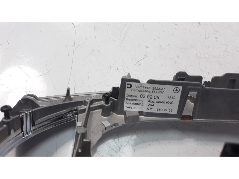 Recambio de moldura para mercedes-benz clase e (w211) berlina 1.8 cat referencia OEM IAM A2116802436  