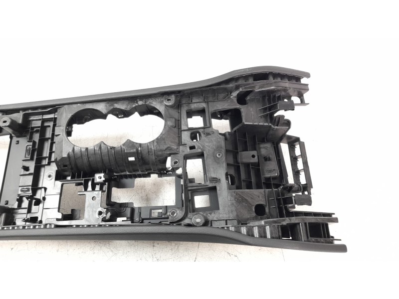 Recambio de consola central para audi q7 4mg referencia OEM IAM 4M8863244F  