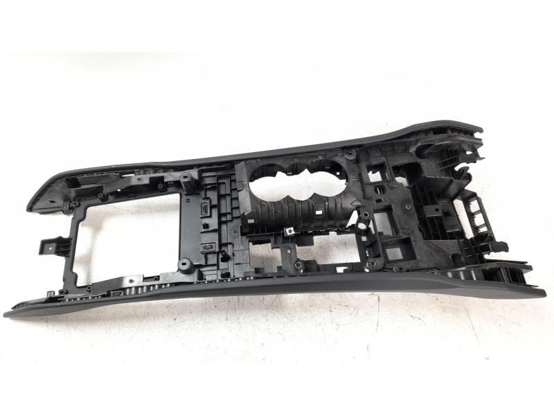 Recambio de consola central para audi q7 4mg referencia OEM IAM 4M8863244F  
