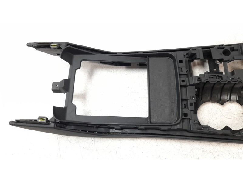 Recambio de consola central para audi q7 4mg referencia OEM IAM 4M8863244F  