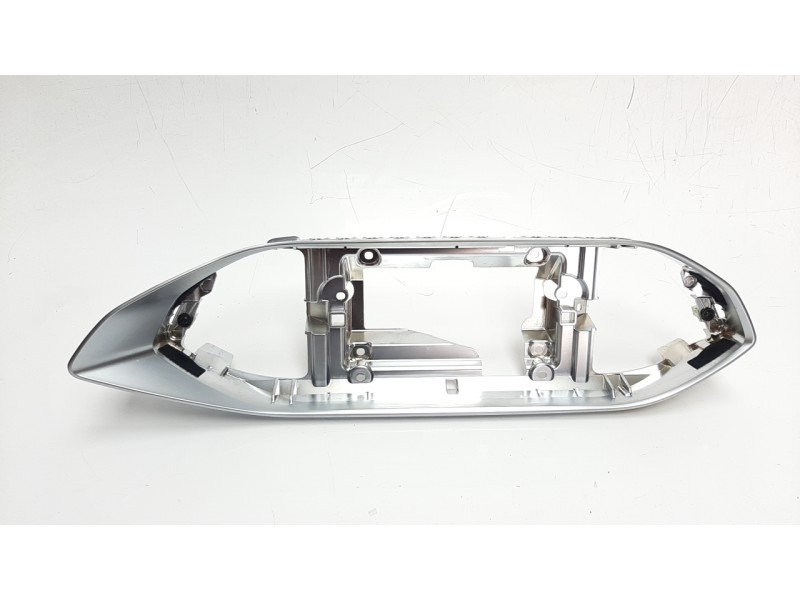 Recambio de moldura para peugeot 308 1.2 12v e-thp referencia OEM IAM 98075499VV  