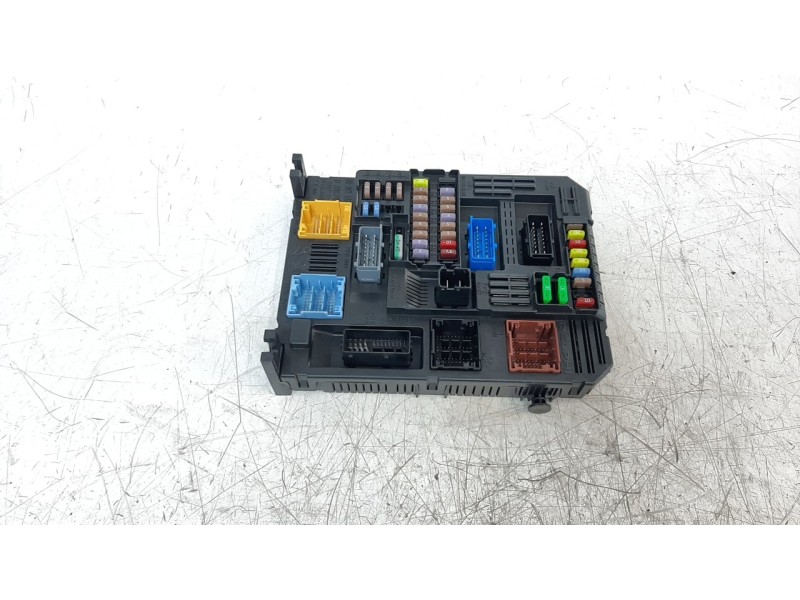 Recambio de caja reles / fusibles para peugeot 5008 1.5 blue-hdi fap referencia OEM IAM 9819851280  
