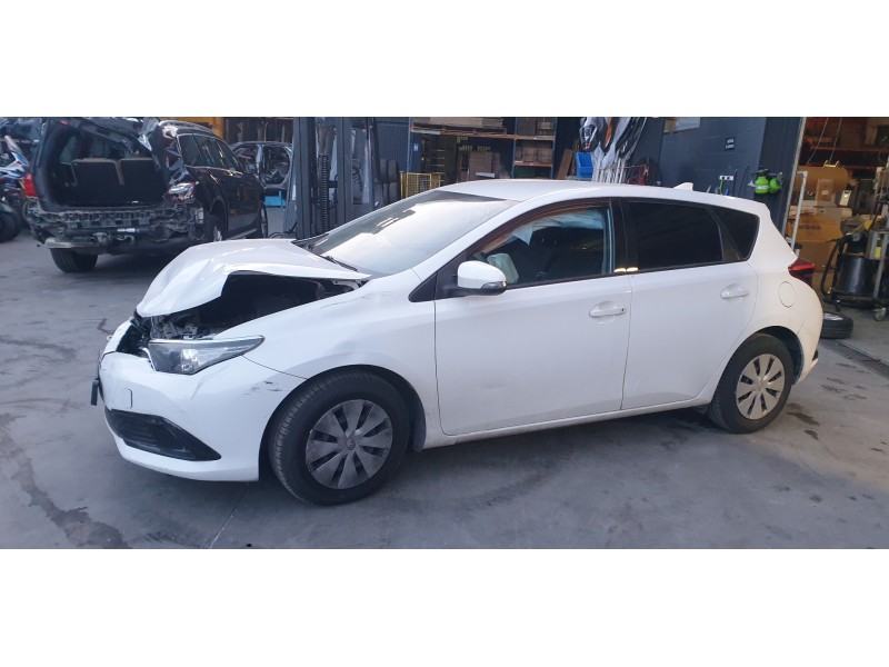 toyota auris del año 2015