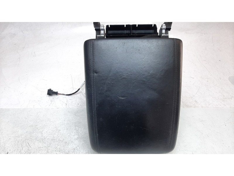 Recambio de apoyabrazos central para porsche cayenne (typ 9pa) turbo s referencia OEM IAM 955553308008YR  
