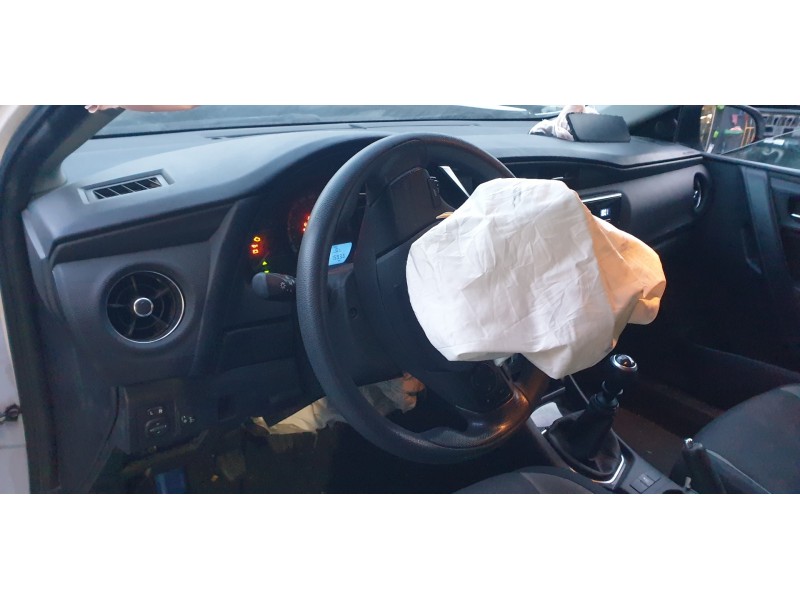 toyota auris del año 2015