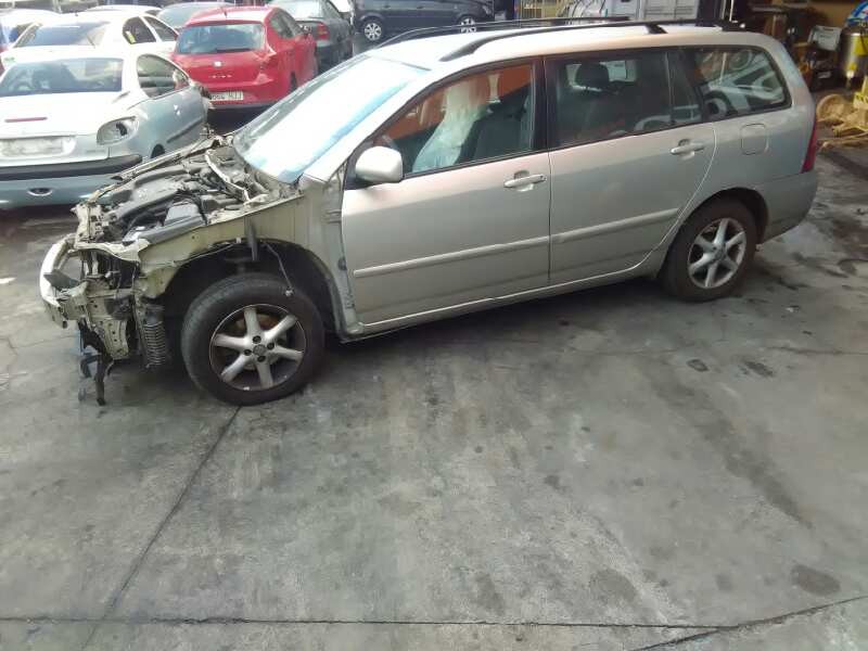 toyota corolla familiar (e12) del año 2004