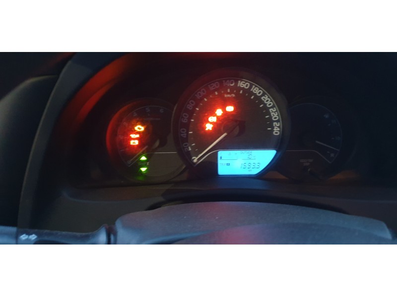 toyota auris del año 2015