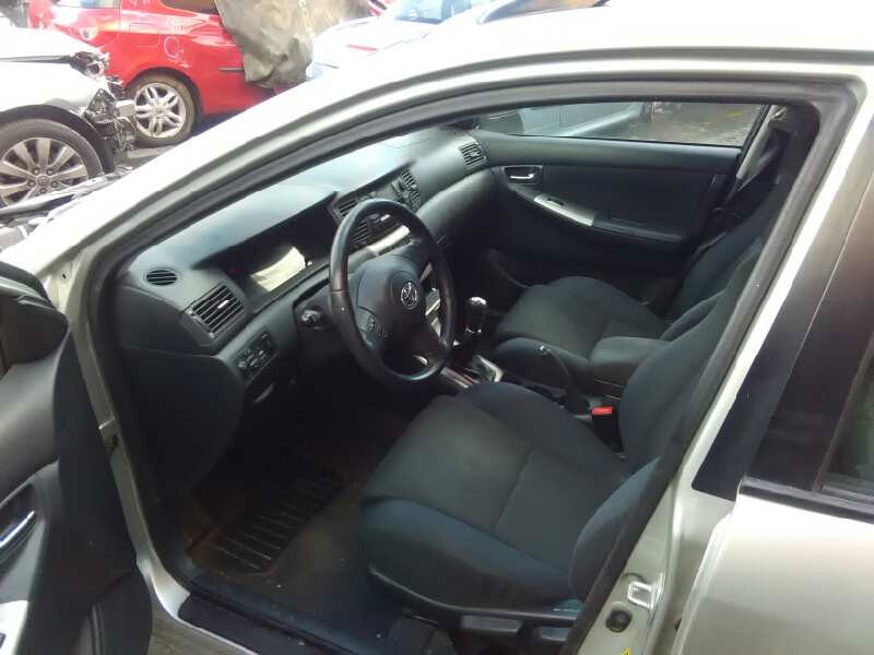 toyota corolla familiar (e12) del año 2004