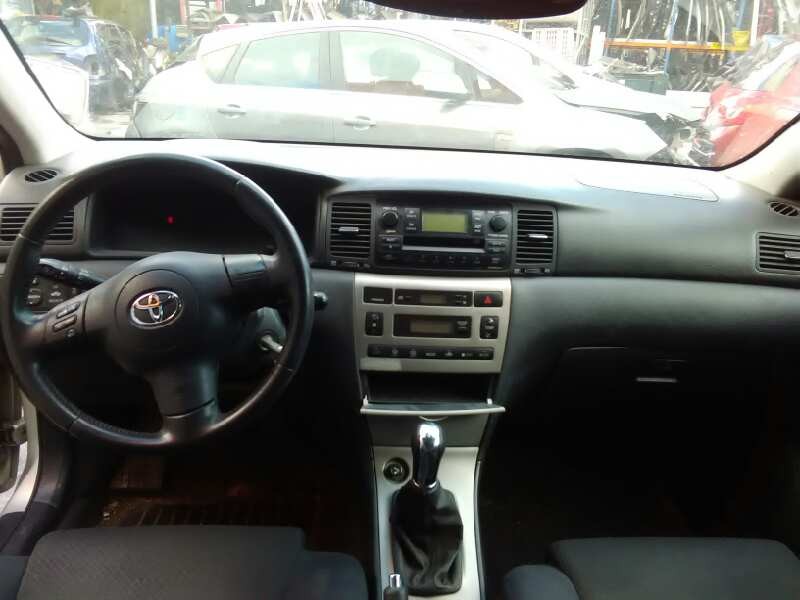 toyota corolla familiar (e12) del año 2004