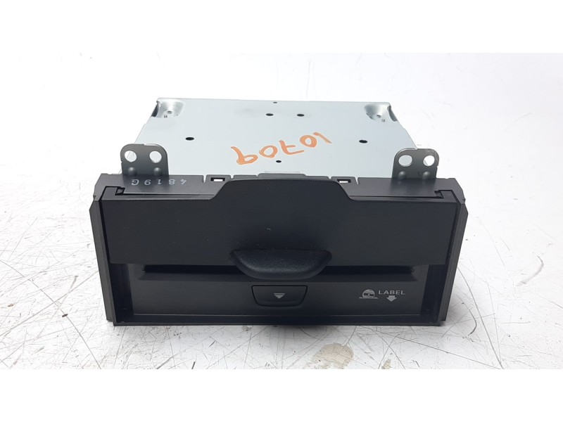 Recambio de sistema audio / radio cd para jeep cherokee 2.0 m-jet cat referencia OEM IAM P68225372AB  