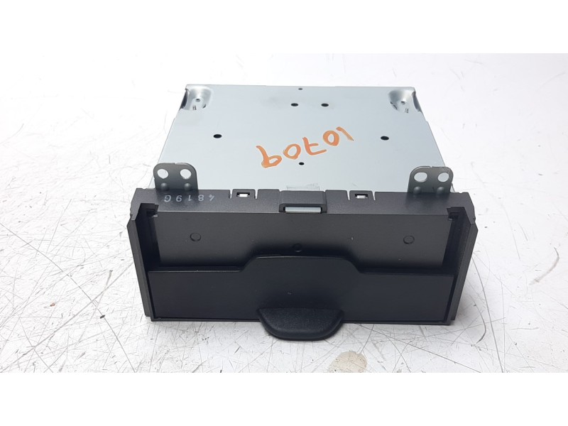 Recambio de sistema audio / radio cd para jeep cherokee 2.0 m-jet cat referencia OEM IAM P68225372AB  
