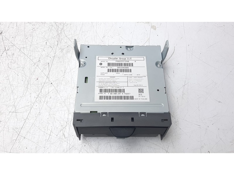 Recambio de sistema audio / radio cd para jeep cherokee 2.0 m-jet cat referencia OEM IAM P68225372AB  