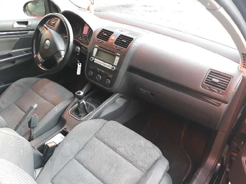 volkswagen golf v berlina (1k1) del año 2008