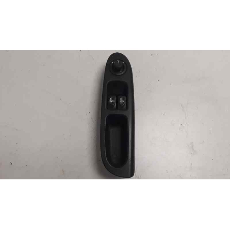 Recambio de mando elevalunas delantero izquierdo para renault clio ii fase i (b/cbo) 1.4 referencia OEM IAM   