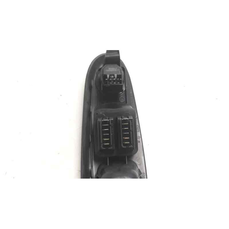 Recambio de mando elevalunas delantero izquierdo para renault clio ii fase i (b/cbo) 1.4 referencia OEM IAM   