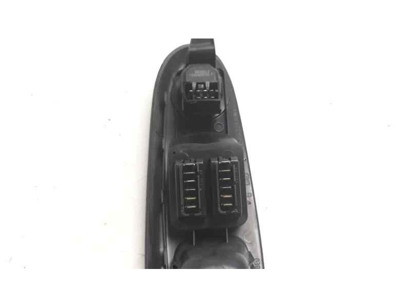 Recambio de mando elevalunas delantero izquierdo para renault clio ii fase i (b/cbo) 1.4 referencia OEM IAM   