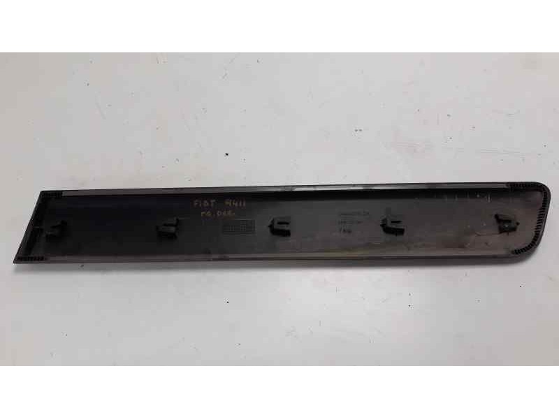 Recambio de moldura para fiat fiorino básico referencia OEM IAM 1308823070  
