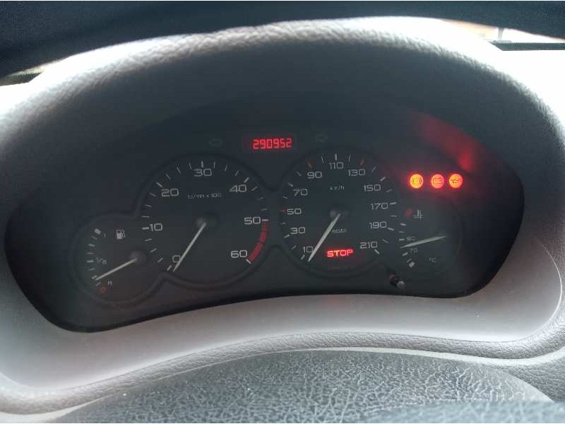 peugeot 206 berlina del año 2000