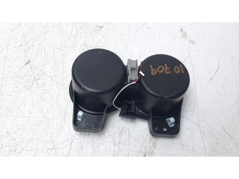 Recambio de moldura para jeep cherokee 2.0 m-jet cat referencia OEM IAM 275041  