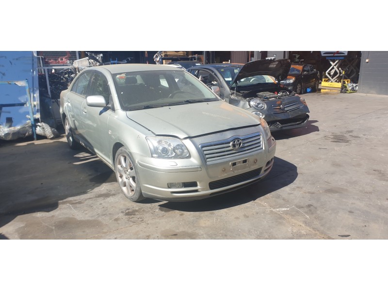 toyota avensis berlina (t25) del año 2003