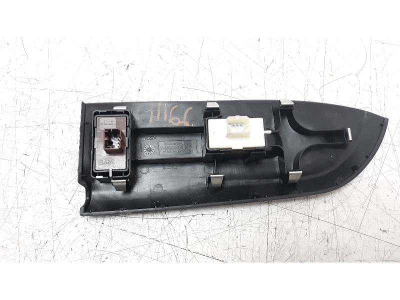Recambio de mando elevalunas delantero derecho para fiat 500 x (334) 1.6 16v cat referencia OEM IAM 735633146  