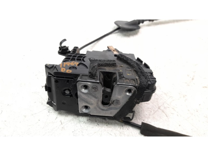 Recambio de cerradura puerta delantera derecha para renault captur zen referencia OEM IAM 805022764R  