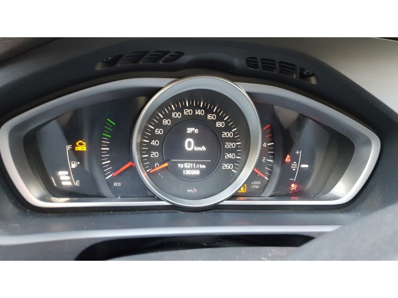 volvo v40 del año 2013