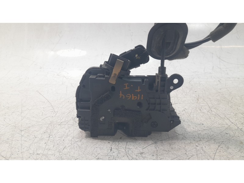 Recambio de cerradura puerta trasera izquierda para renault captur zen referencia OEM IAM 805023047R CRDREN4742 