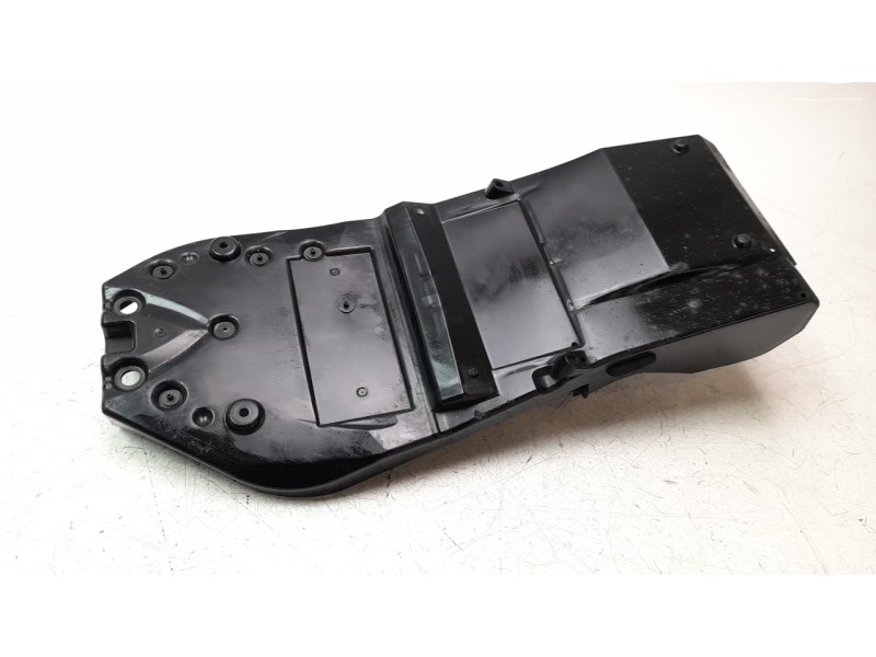 Recambio de moldura para kawasaki z 750 / z 1000 referencia OEM IAM 31009004  