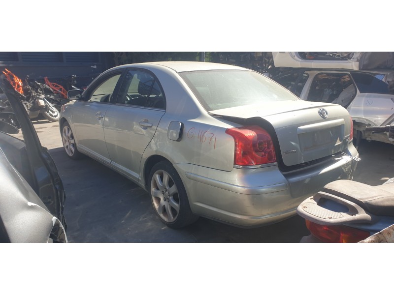 toyota avensis berlina (t25) del año 2003