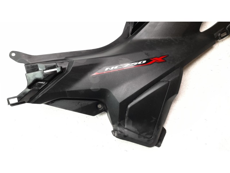 Recambio de carenado delantero derecho para honda nc 750 referencia OEM IAM 83600MKAD80ZA  