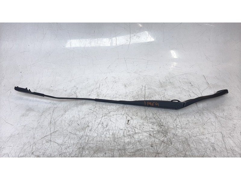 Recambio de brazo limpia delantero izquierdo para renault captur zen referencia OEM IAM 288812365R  
