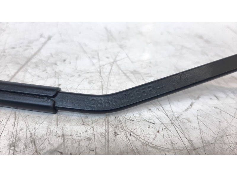 Recambio de brazo limpia delantero izquierdo para renault captur zen referencia OEM IAM 288812365R  