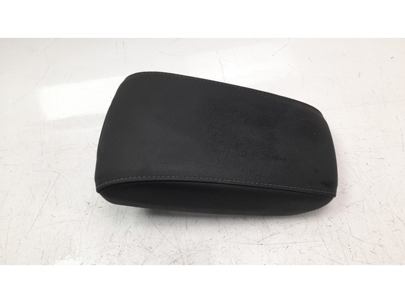 Recambio de apoyabrazos central para opel grandland x 1.2 referencia OEM IAM YP000570YX  