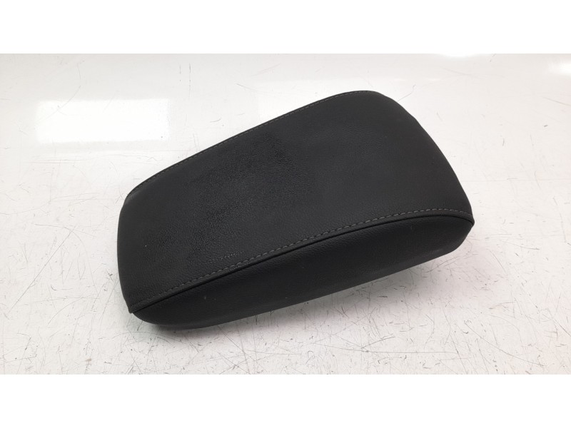 Recambio de apoyabrazos central para opel grandland x 1.2 referencia OEM IAM YP000570YX  