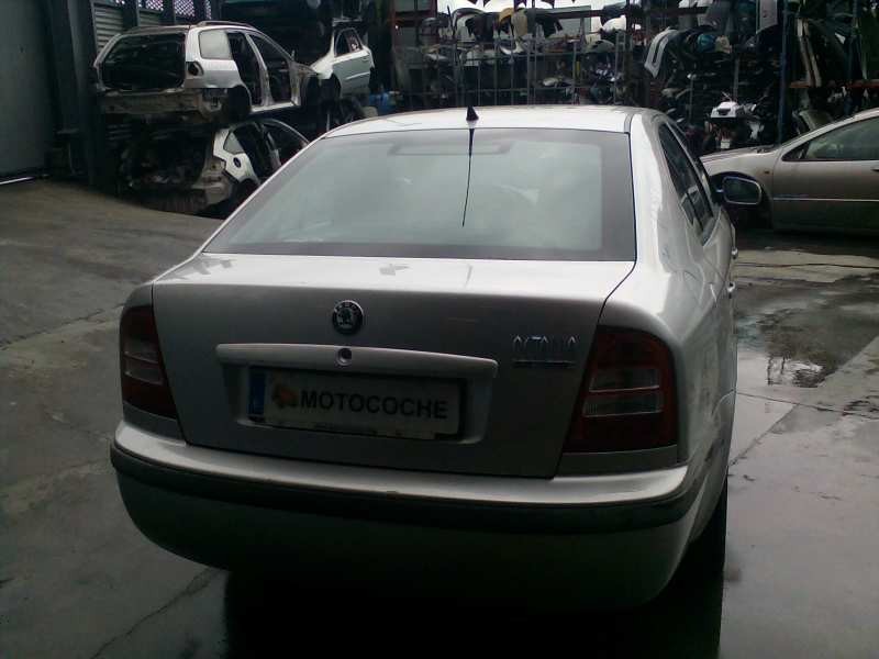 skoda octavia berlina (1u2) del año 2001
