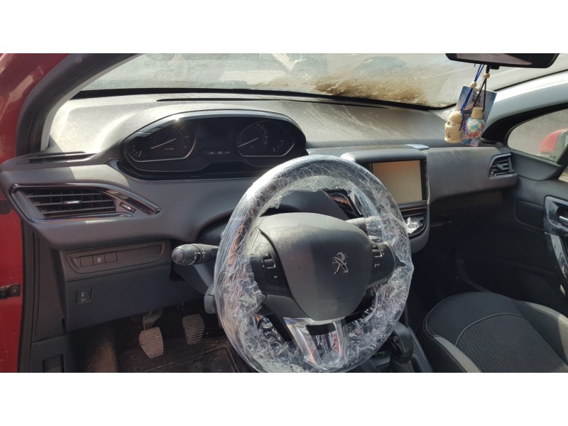 peugeot 208 del año 2012