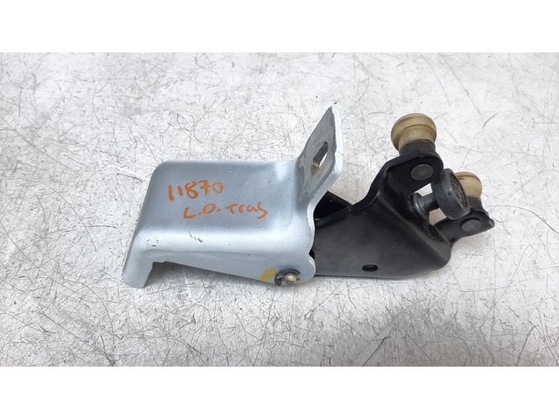 Recambio de soporte / guia puerta corredera para renault express advance referencia OEM IAM 824A65571R  