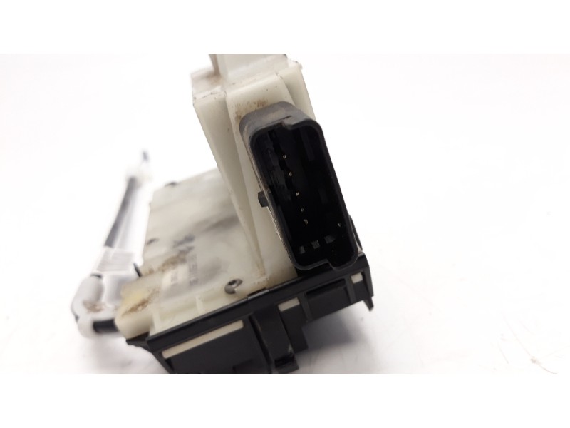 Recambio de cerradura puerta trasera derecha para peugeot 208 1.2 12v vti referencia OEM IAM 9812501180  