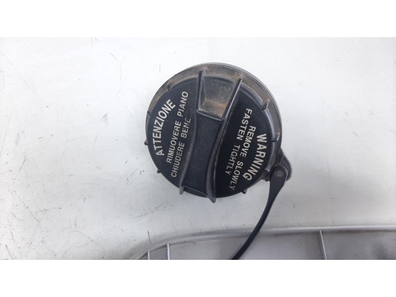 Recambio de tapa exterior combustible para hyundai kona 1.0 tgdi cat referencia OEM IAM 69510J9000  
