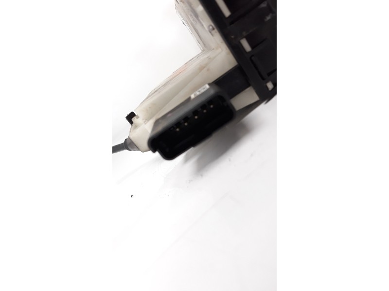 Recambio de cerradura puerta trasera izquierda para peugeot 208 1.2 12v vti referencia OEM IAM 9812501280  