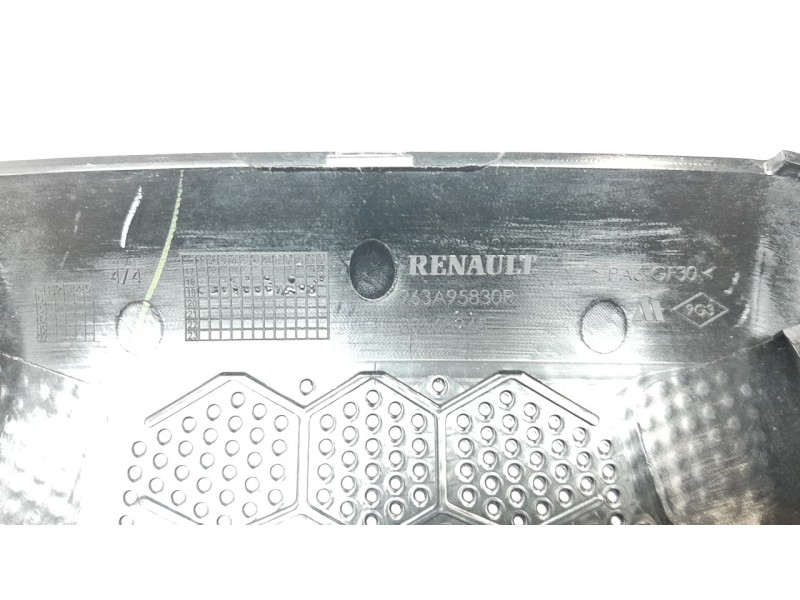Recambio de embellecedor para renault clio v business edition referencia OEM IAM 963A95830R  